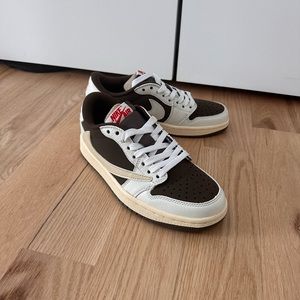 Nike Travis Scott reverse mocha sneakers! Brand new!!